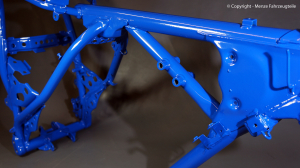 Motorrad Rahmen in Blau pulverbeschichten