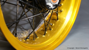 Gold Lasur auf Motorrad-Felge pulverbeschichten