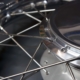Korrekte Reinigung und Pflege von Alu polierten Motorrad Speichenrädern