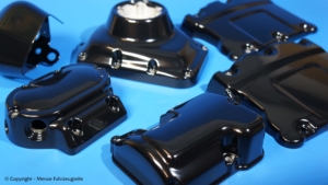 Motorradteile in schwarz glänzend pulverbeschichten