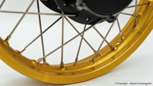 Speichenrad mit gold eloxierter Sanremo Felge